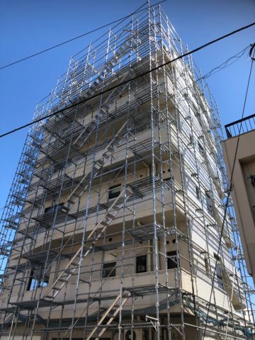 マンション ハイツ等の低層階足場 求人 職人募集中 町田市で足場工事なら株式会社翔栄ステップ